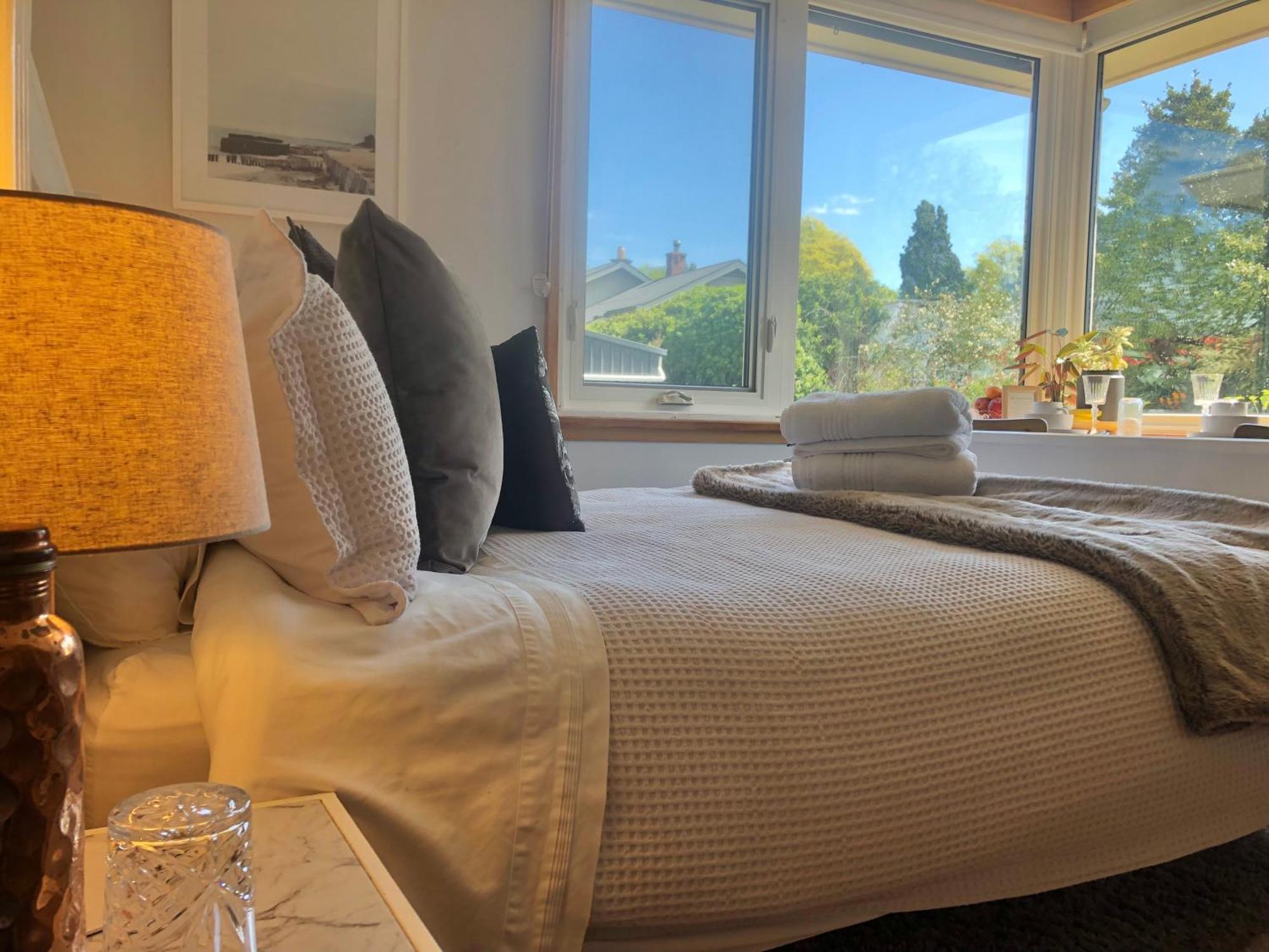 Lovely Budget Vegan Homestay Launceston Exterior photo