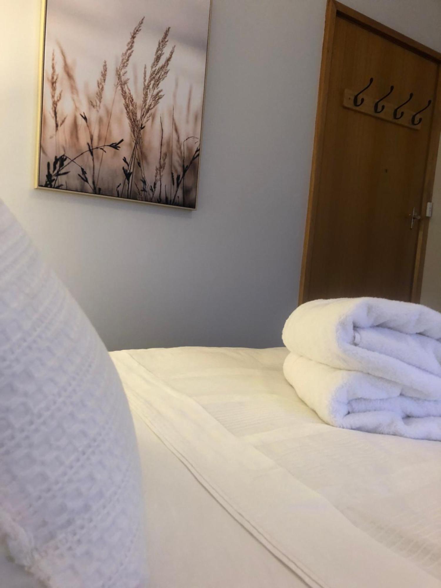 Lovely Budget Vegan Homestay Launceston Exterior photo