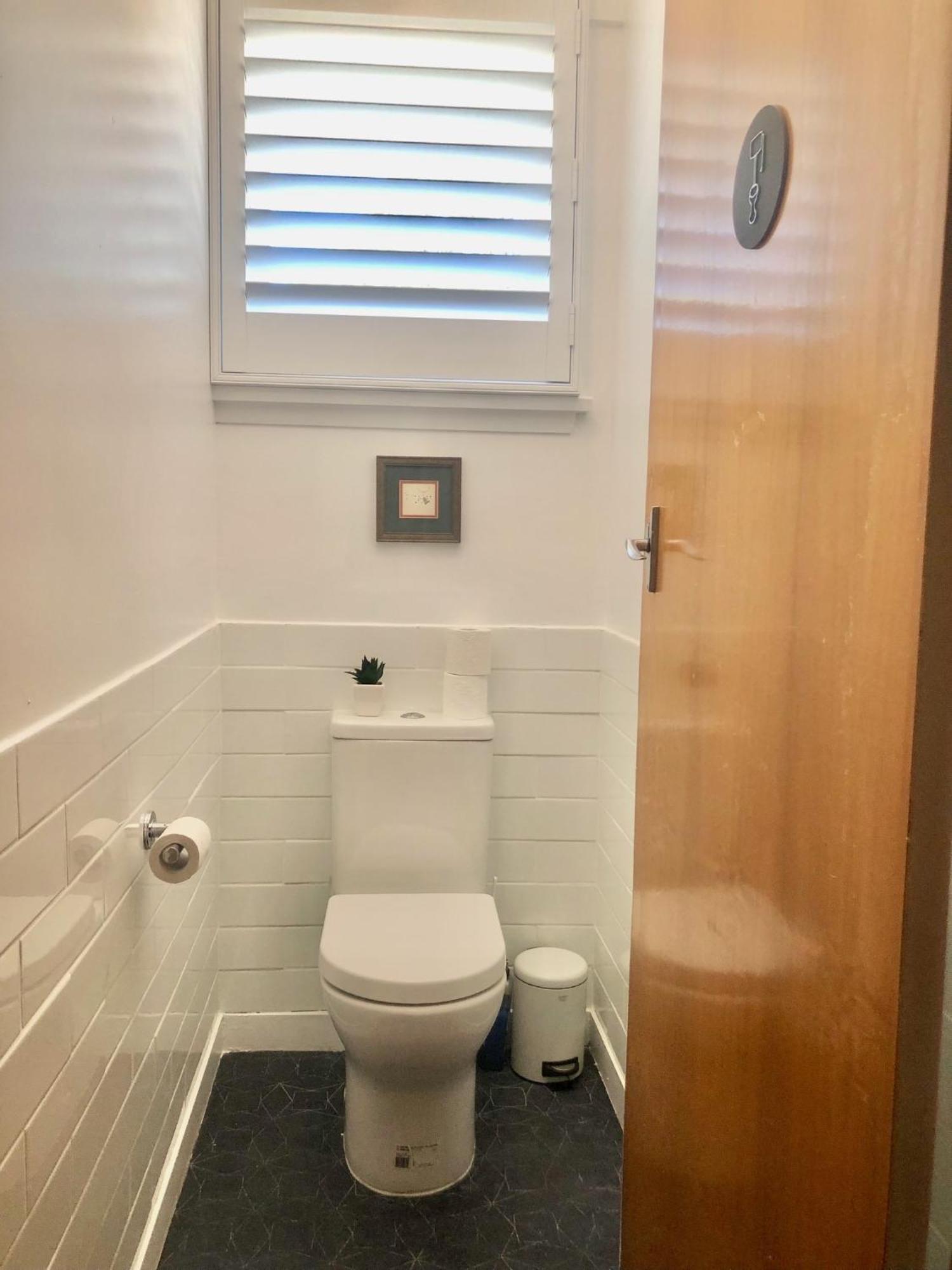 Lovely Budget Vegan Homestay Launceston Exterior photo